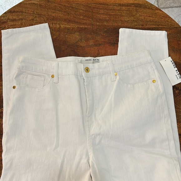 NWT Anne Klein White Jeans - Picture 2 of 9